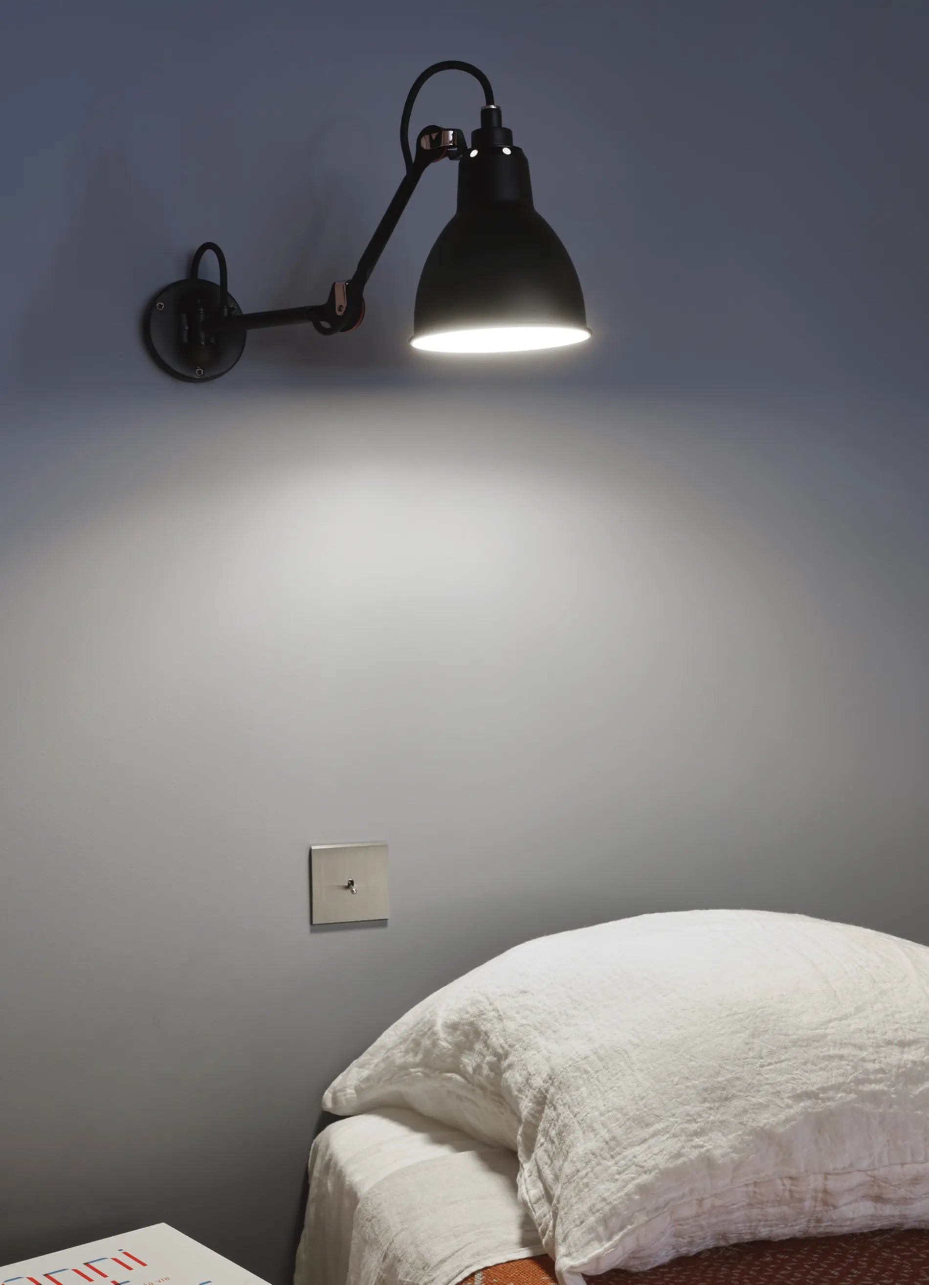 dcw-ditions-lampe-gras-n-204-applique-t-te-de-lit-acier image 4