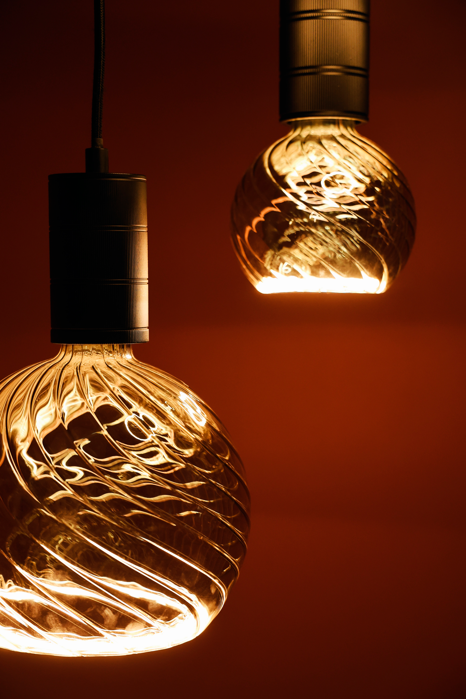 calex-aura-lagos-g125-grise-e27-6w-filament-droit image 4