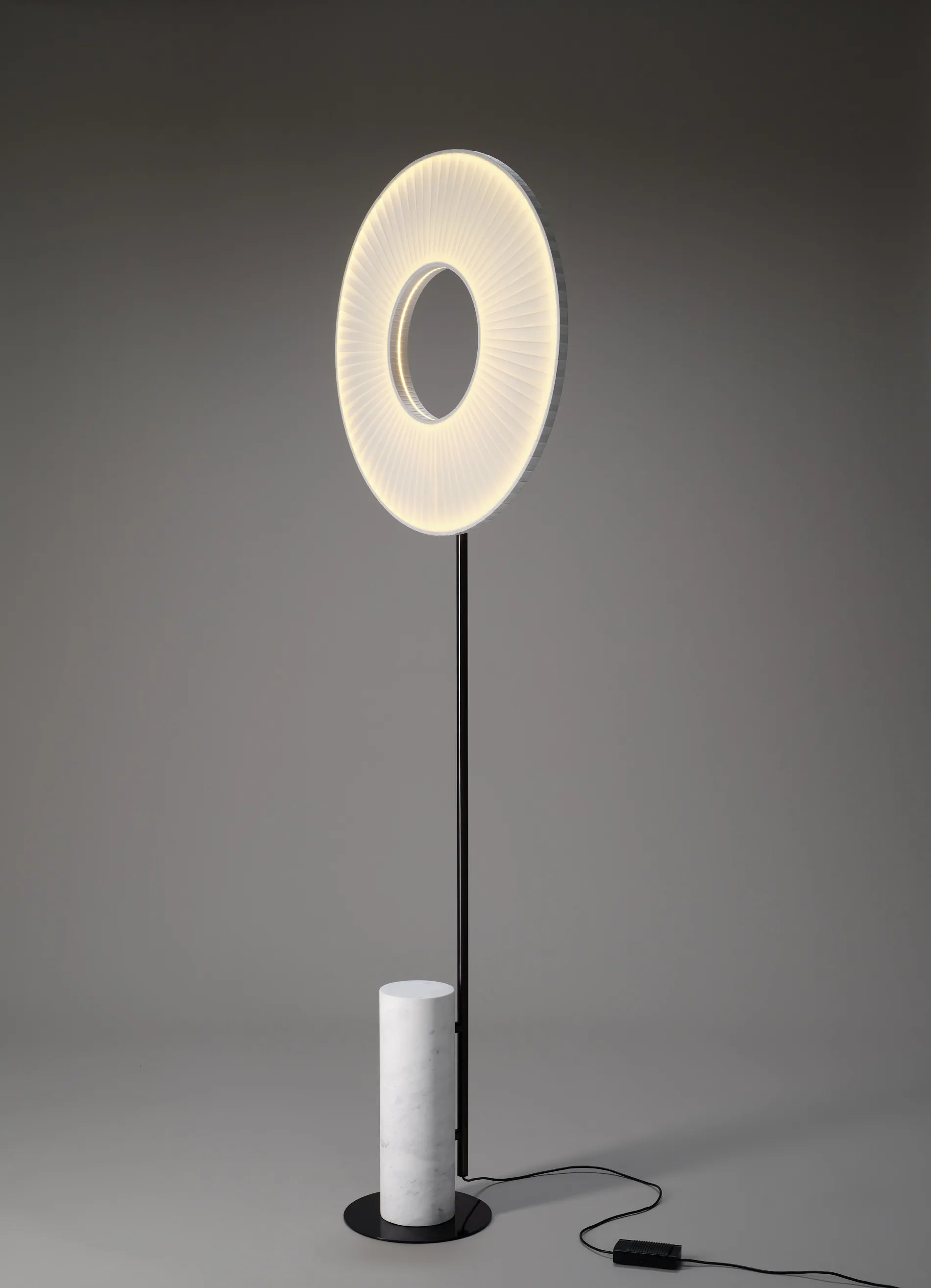 dcw-ditions-iris-floor-totem-60-lampadaire-disque-led-60-cm image 2
