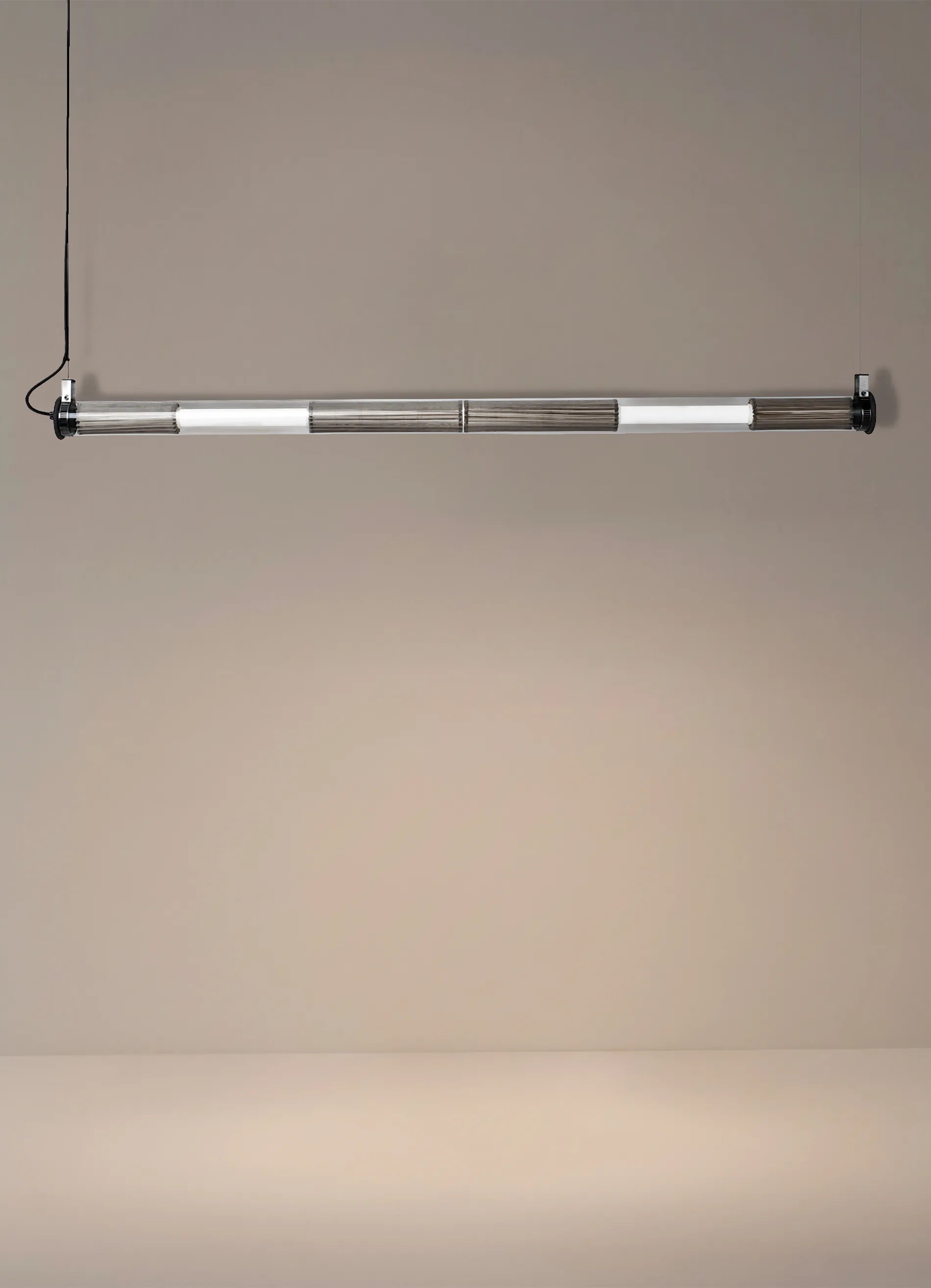 dcw-ditions-in-the-tube-360-1600-pendant-horizontal-suspension-horizontale image 4