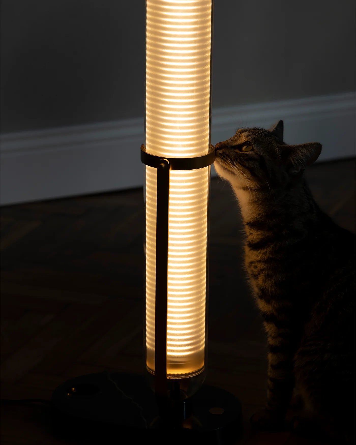dcw-ditions-la-lampe-frechin-lampe-poser-marbre-et-verre-borosilicate image 4