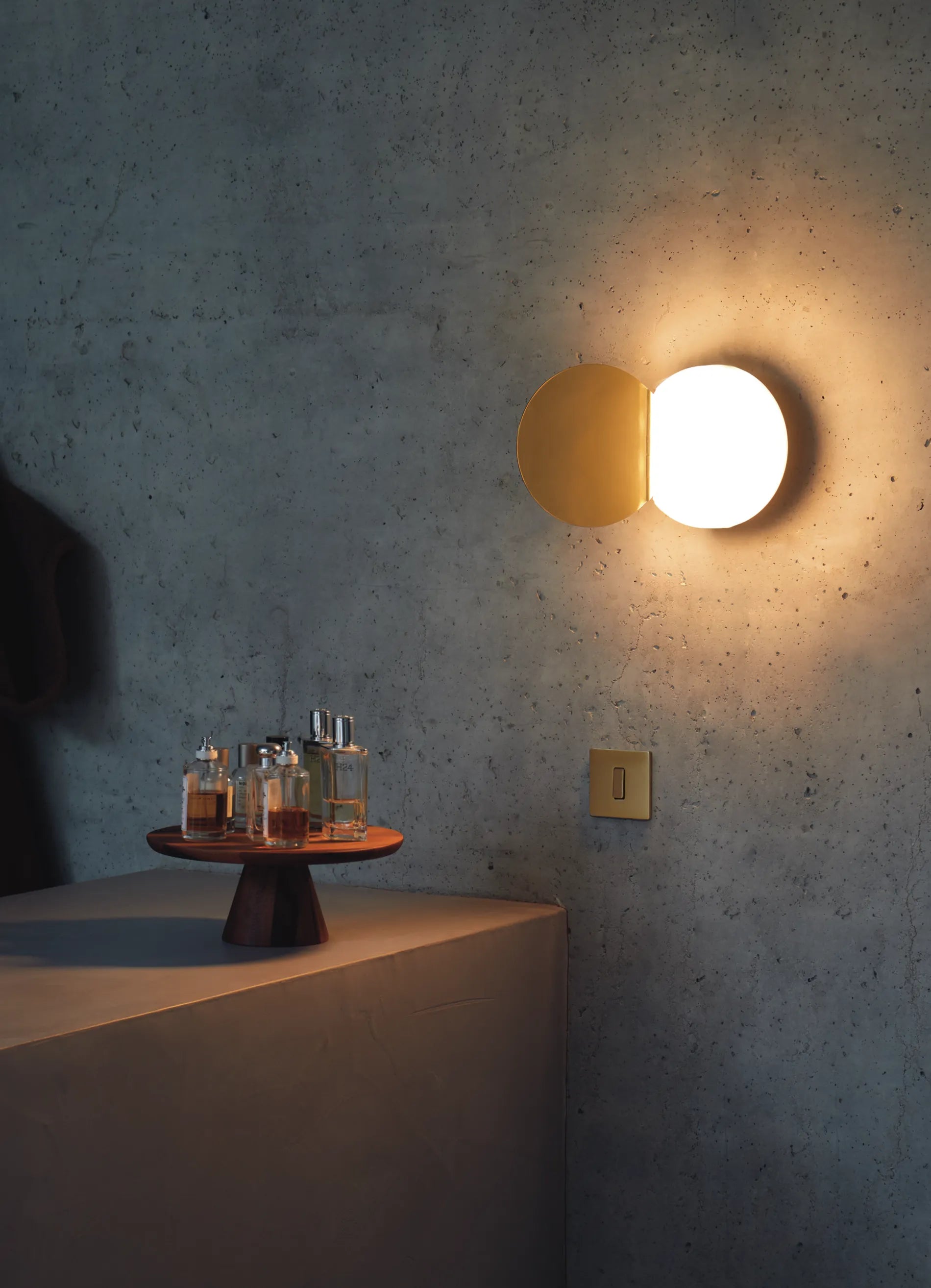 dcw-ditions-poudrier-luminaire-coffret-verre-et-laiton image 3