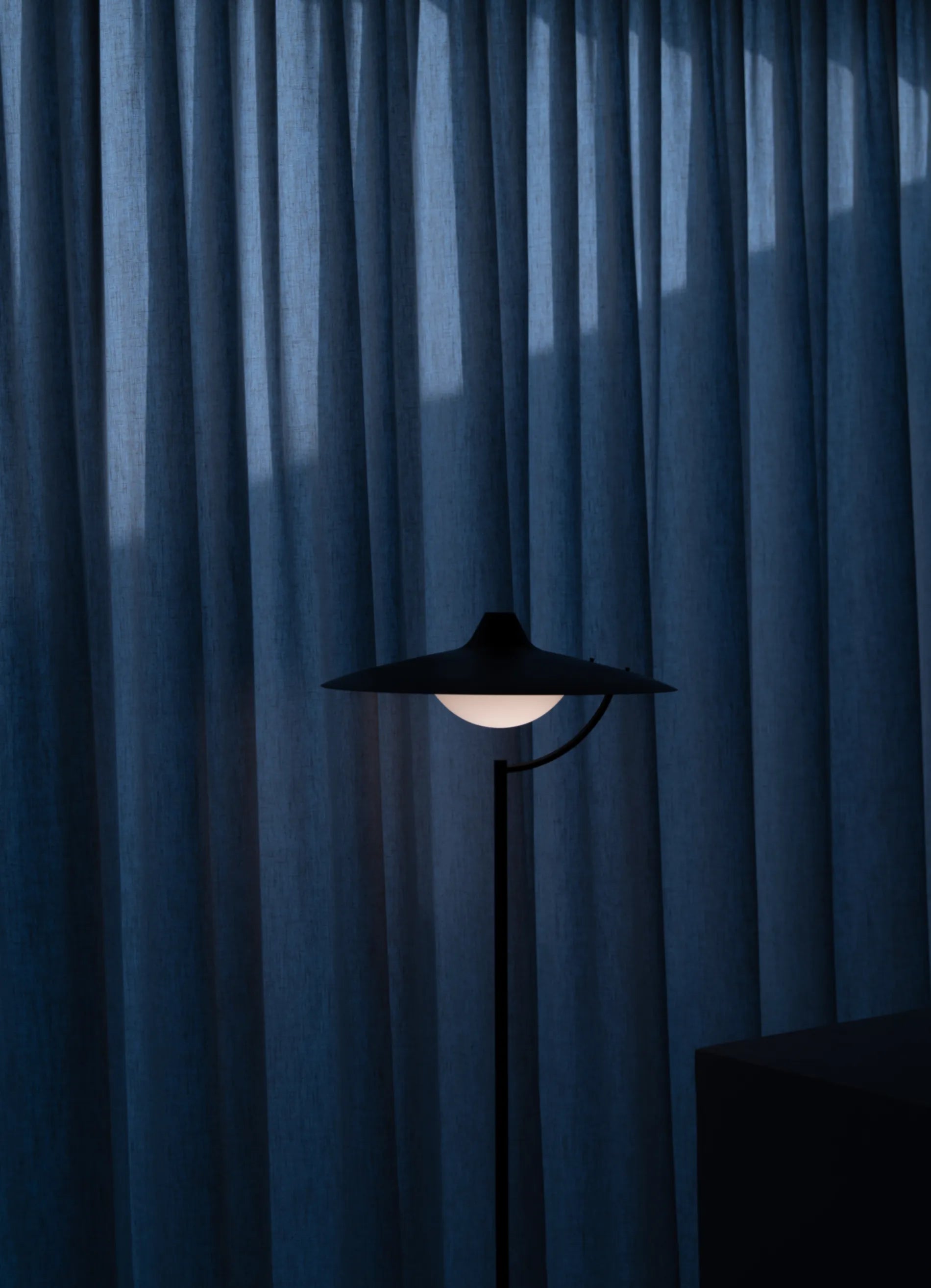 dcw-ditions-biny-floor-lampadaire-acier-aluminium-variateur image 7