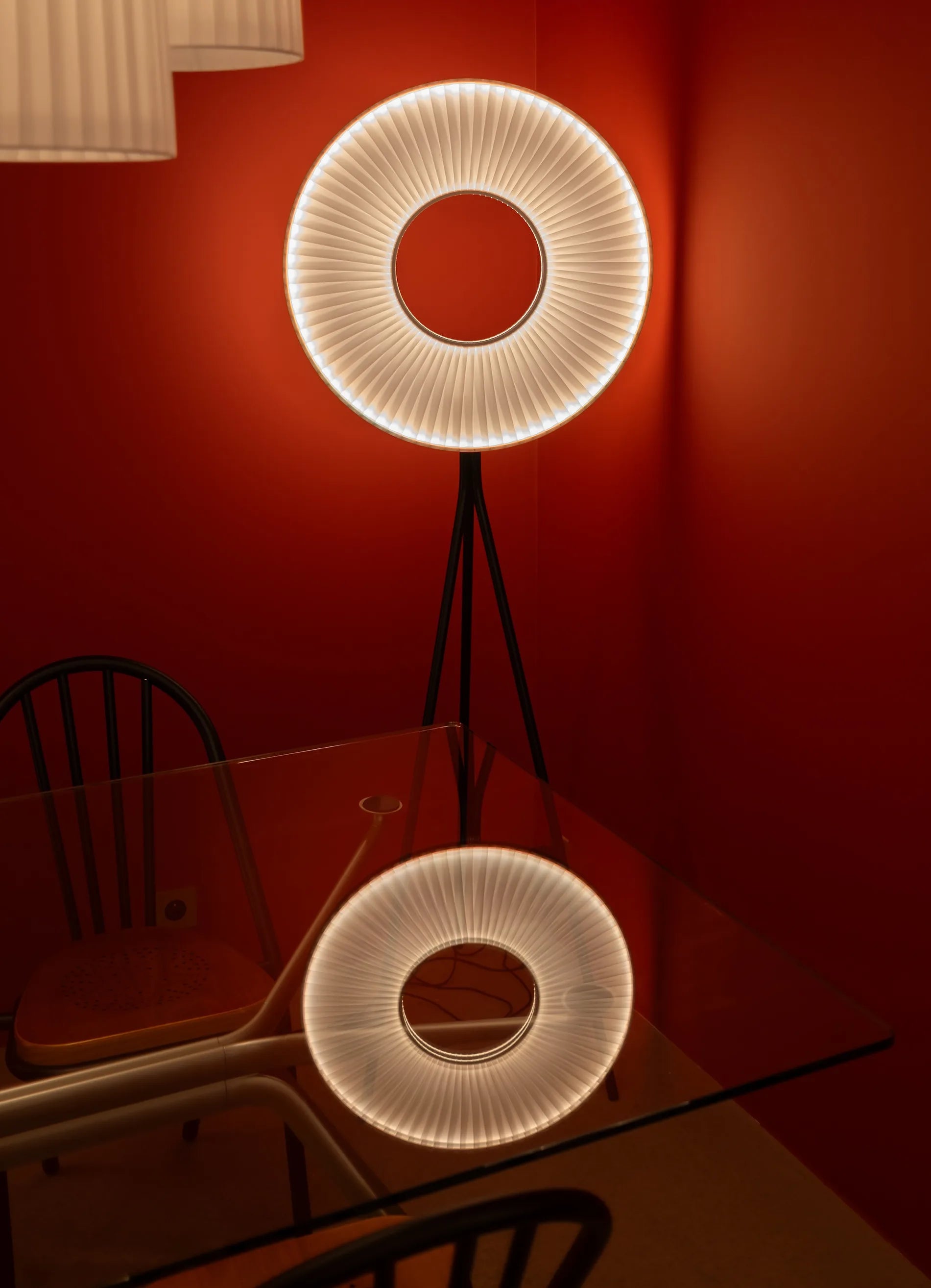 dcw-ditions-iris-floor-tripod-80-lampadaire-disque-led-80-cm-tr-pied-noir image 1