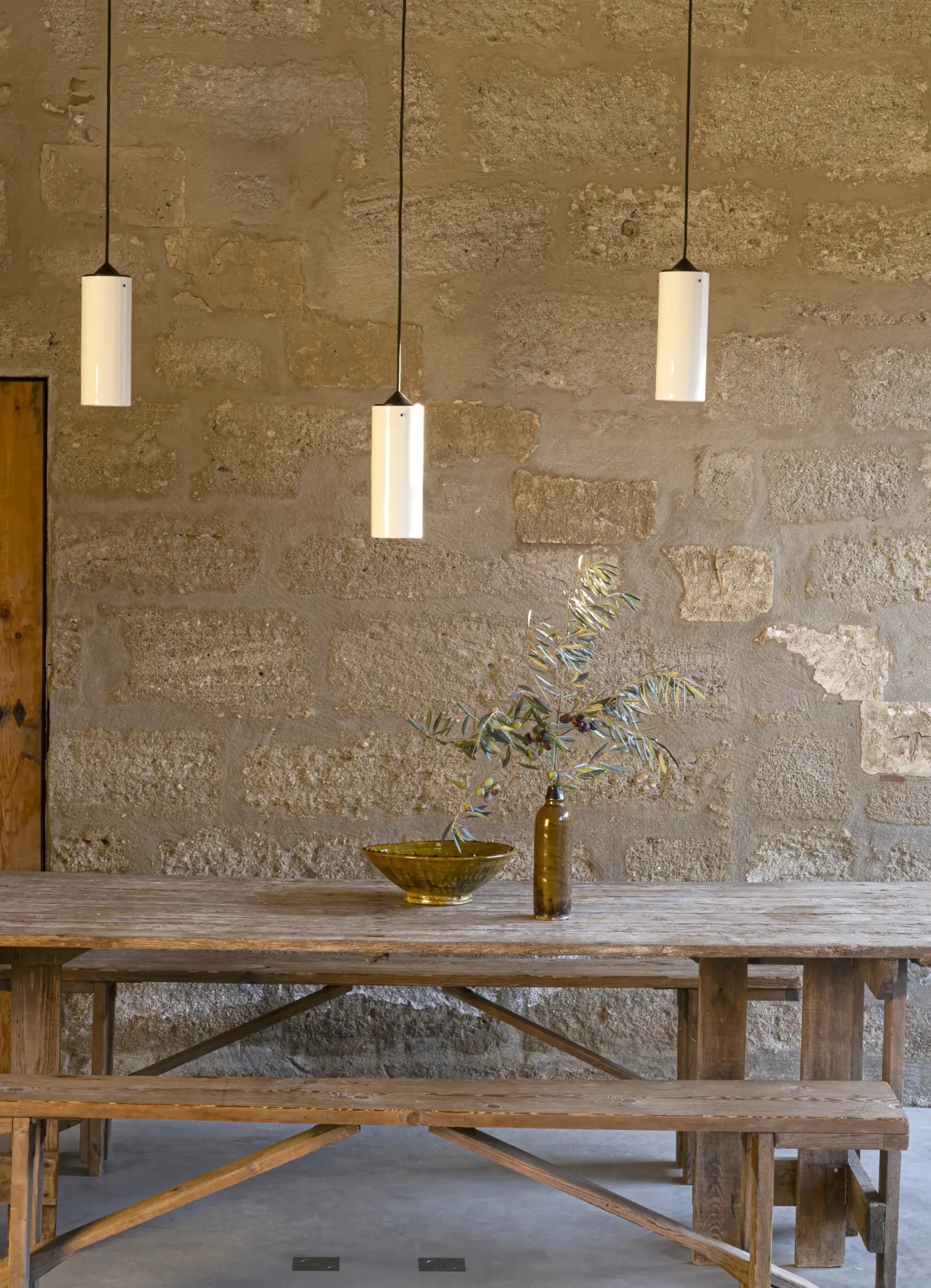 dcw-ditions-tobo-porcelain-pendant-215-suspension-porcelaine-blanc-brillant image 4