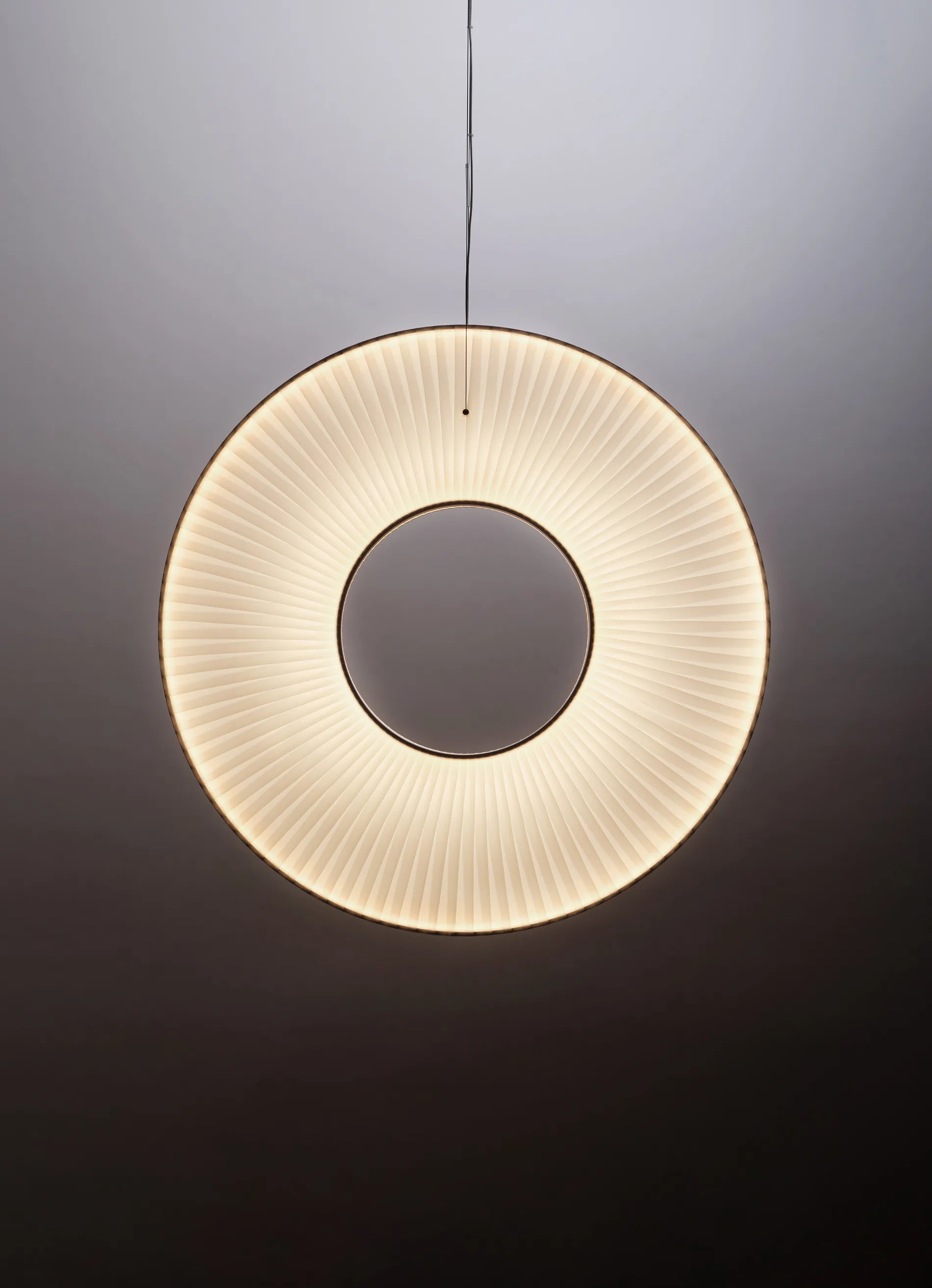 dcw-ditions-iris-pendant-vertical-80-suspension-tissu-ruban-led image 2