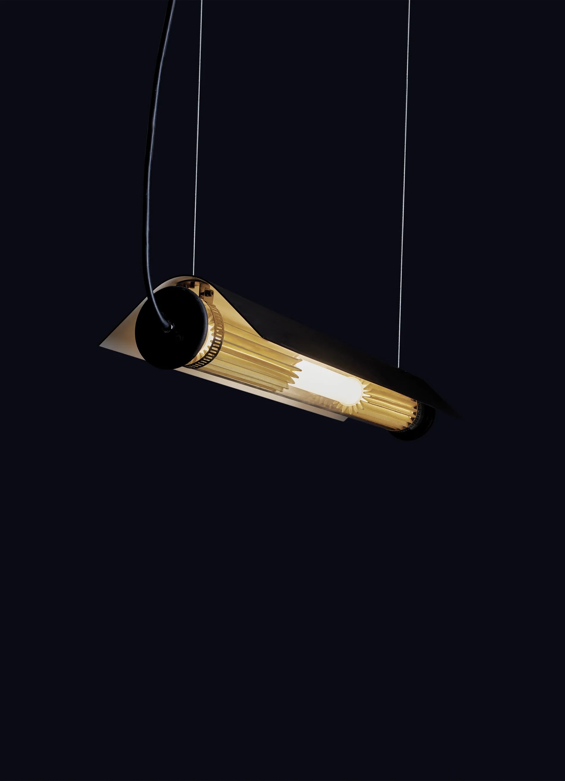 dcw-ditions-in-the-tube-360-700-suspension-horizontale image 7