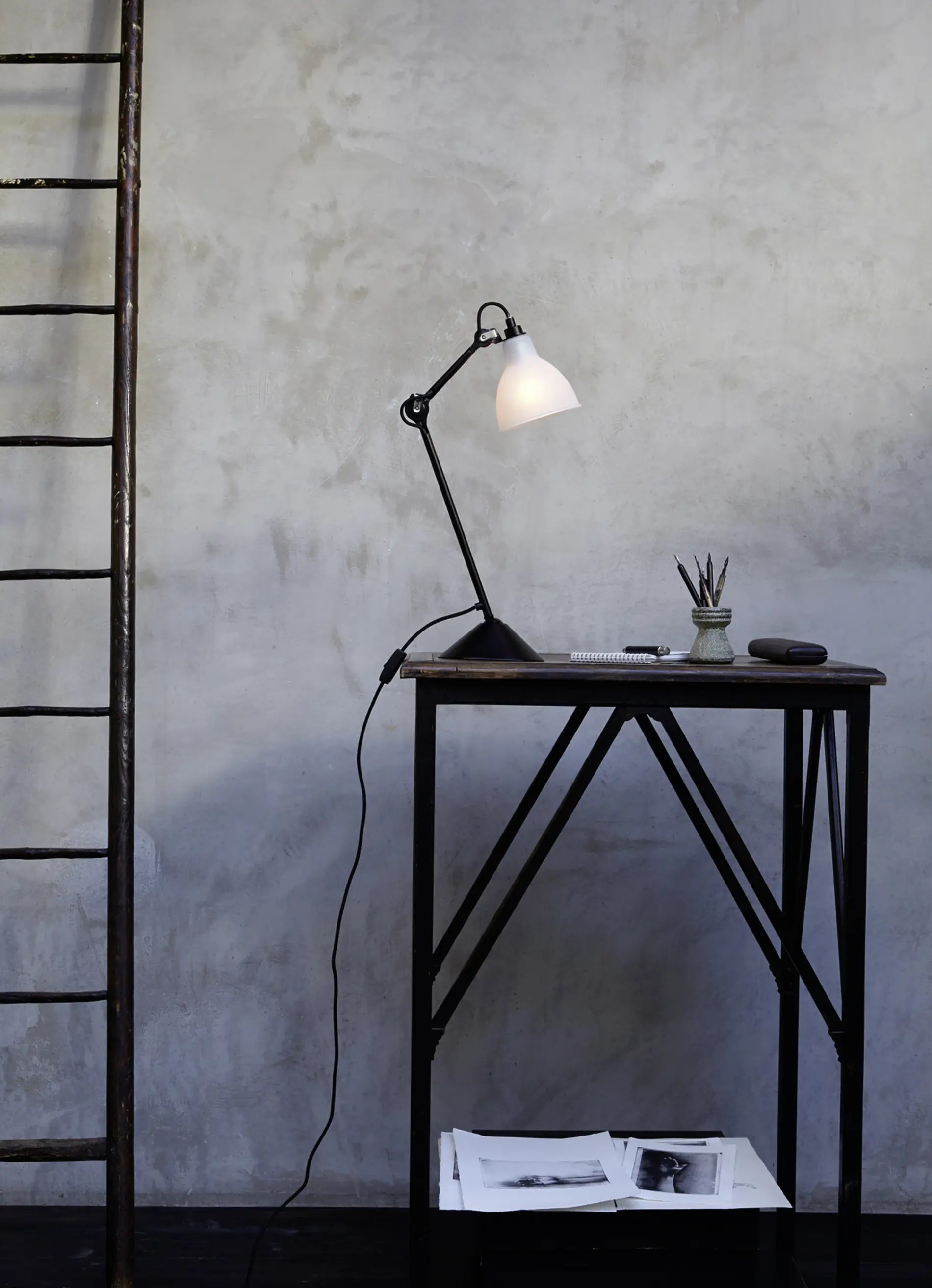 dcw-ditions-lampe-gras-n-205-lampe-de-table-acier-2 image 6