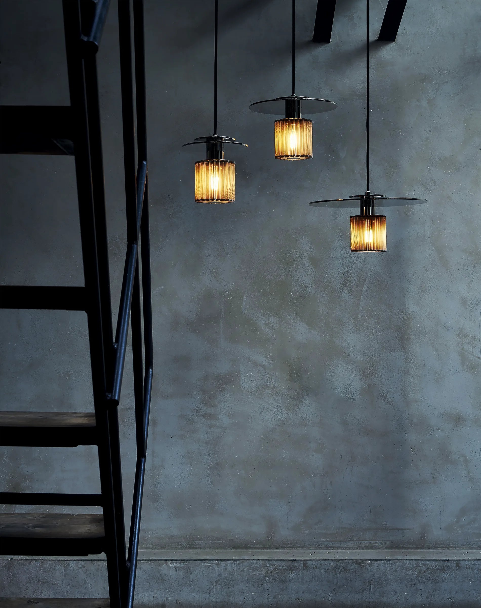 dcw-ditions-in-the-sun-pendant-270-suspension-acier-verre image 3
