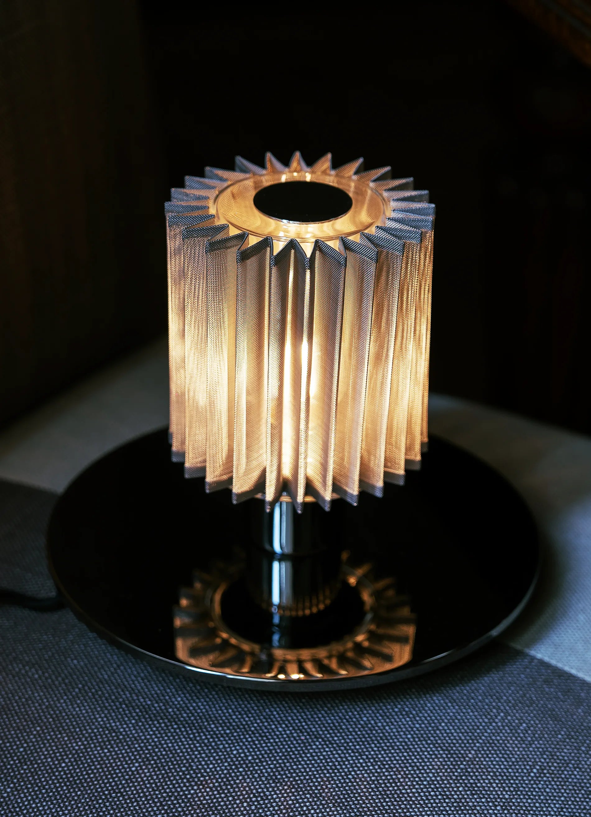dcw-ditions-in-the-sun-table-220-lampe-de-table-d-ambiance image 8