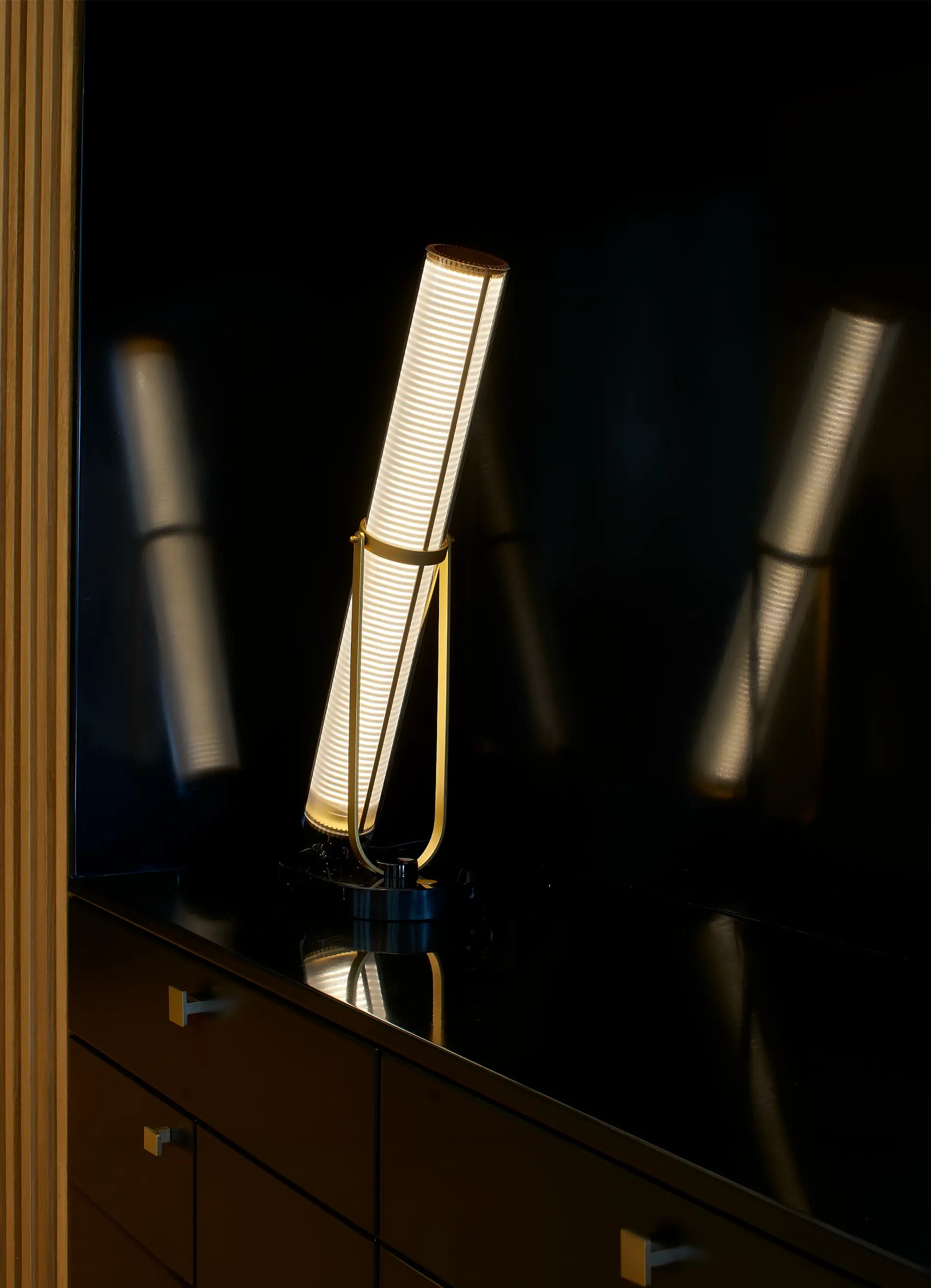 dcw-ditions-la-lampe-frechin-lampe-poser-marbre-et-verre-borosilicate image 6