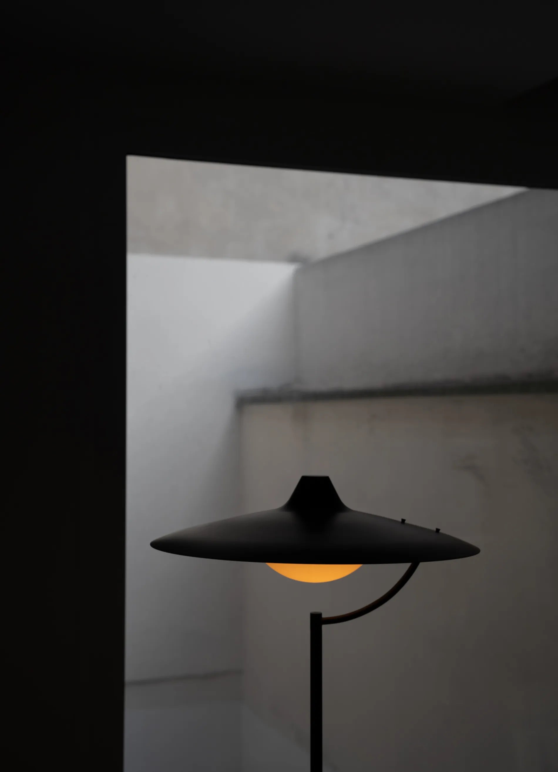 dcw-ditions-biny-floor-lampadaire-acier-aluminium-variateur image 4