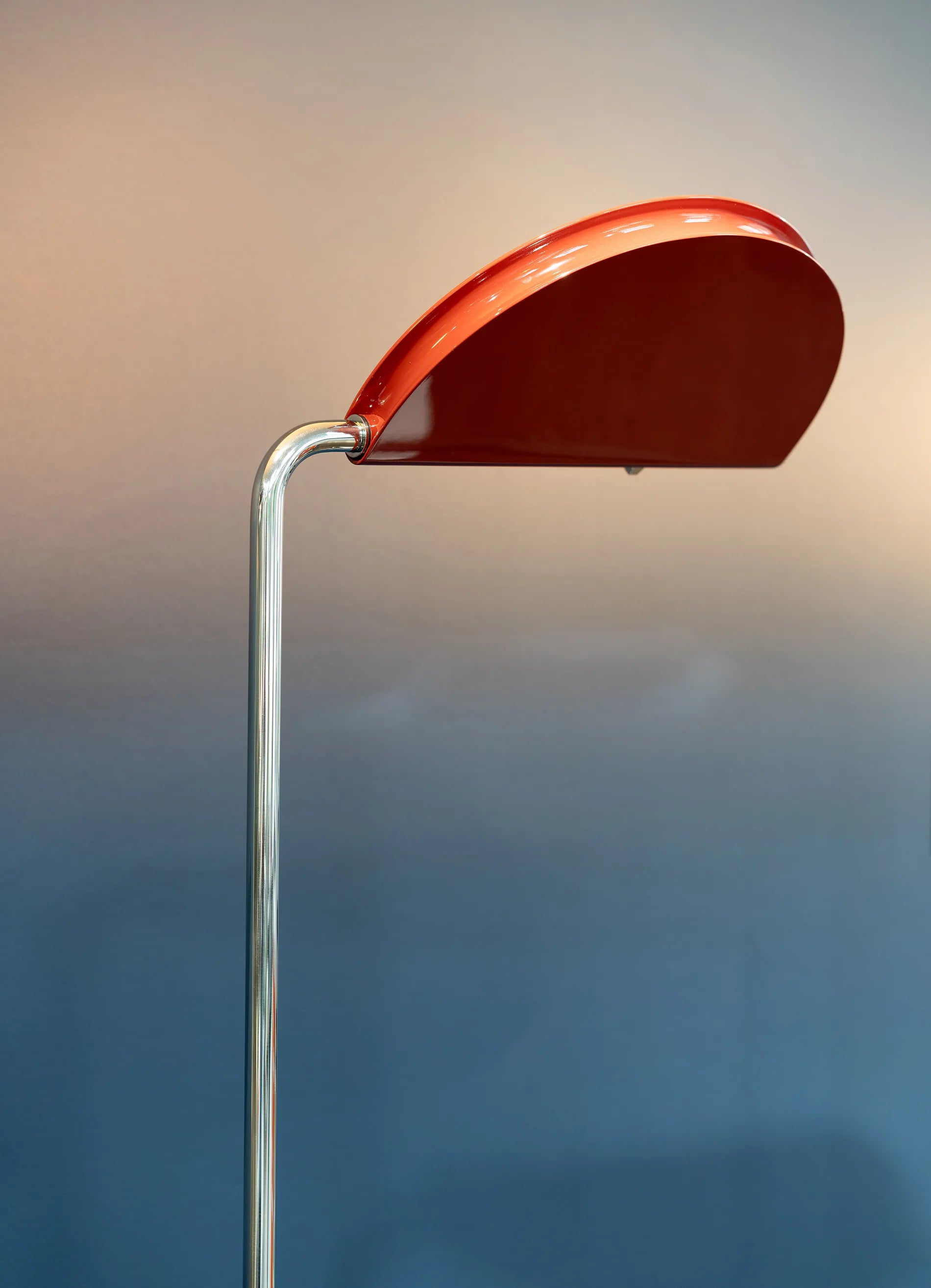 dcw-ditions-mezzaluna-floor-lampadaire-led-acier-marbre-et-aluminium-noir image 4