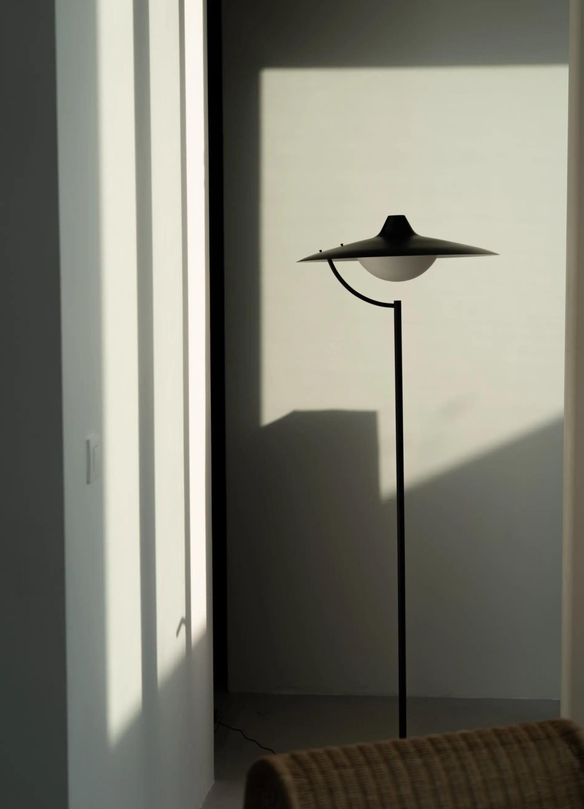 dcw-ditions-biny-floor-lampadaire-acier-aluminium-variateur image 1