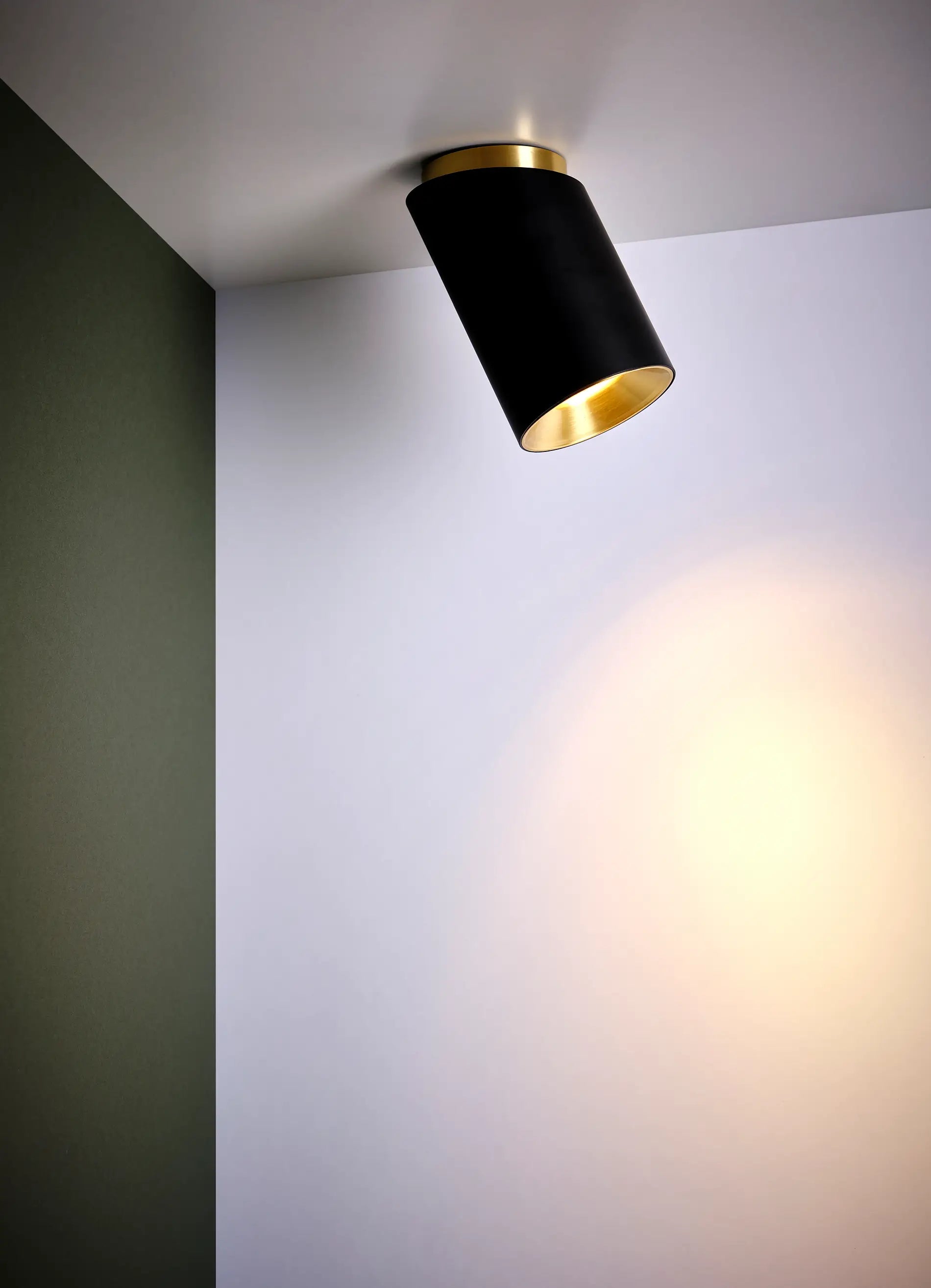 dcw-ditions-tobo-ceiling-85-diag-plafonnier-tubulaire-noir-mat image 3